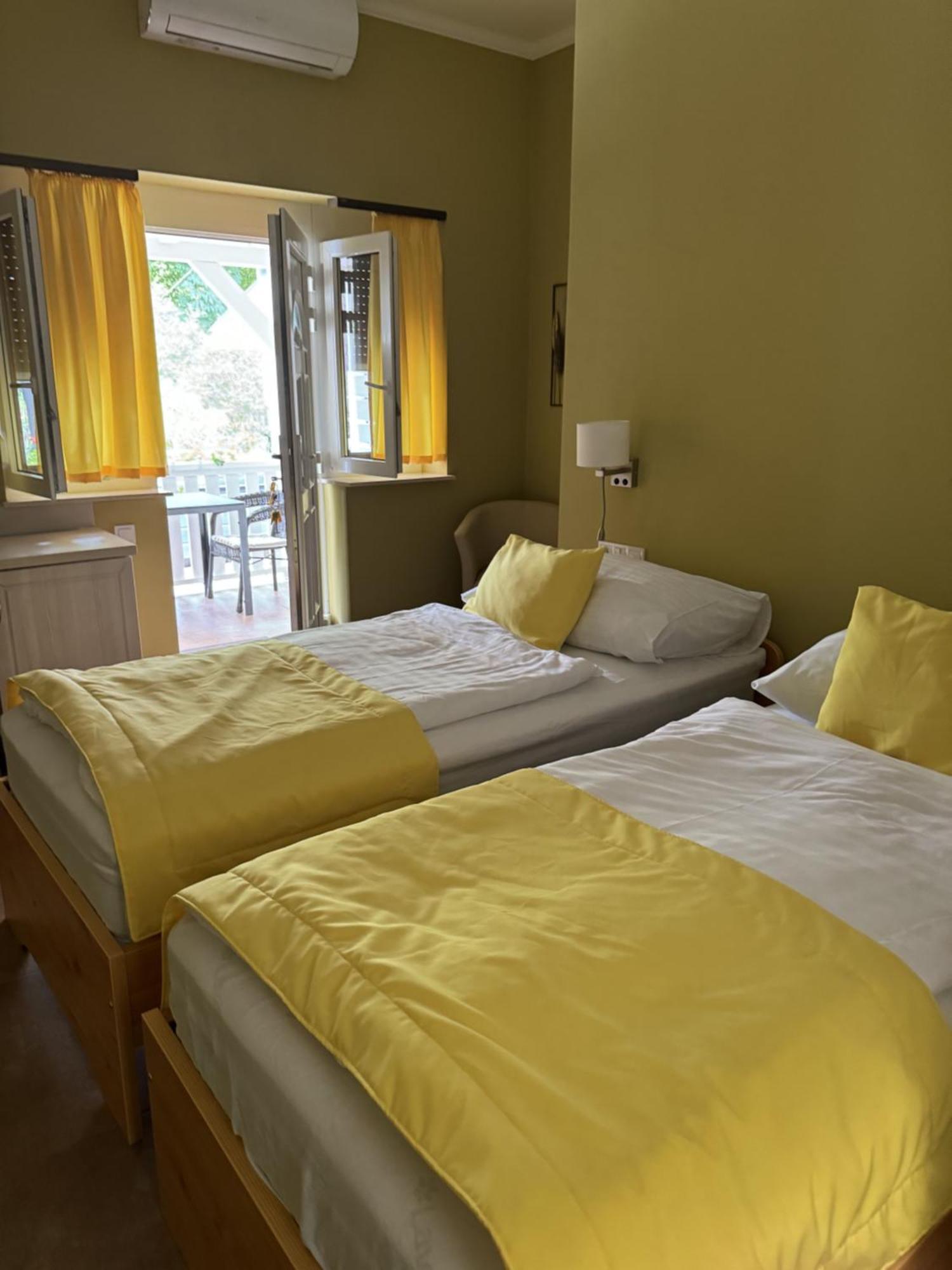Szem-S Vendeghaz Hotel Balatonszemes Luaran gambar